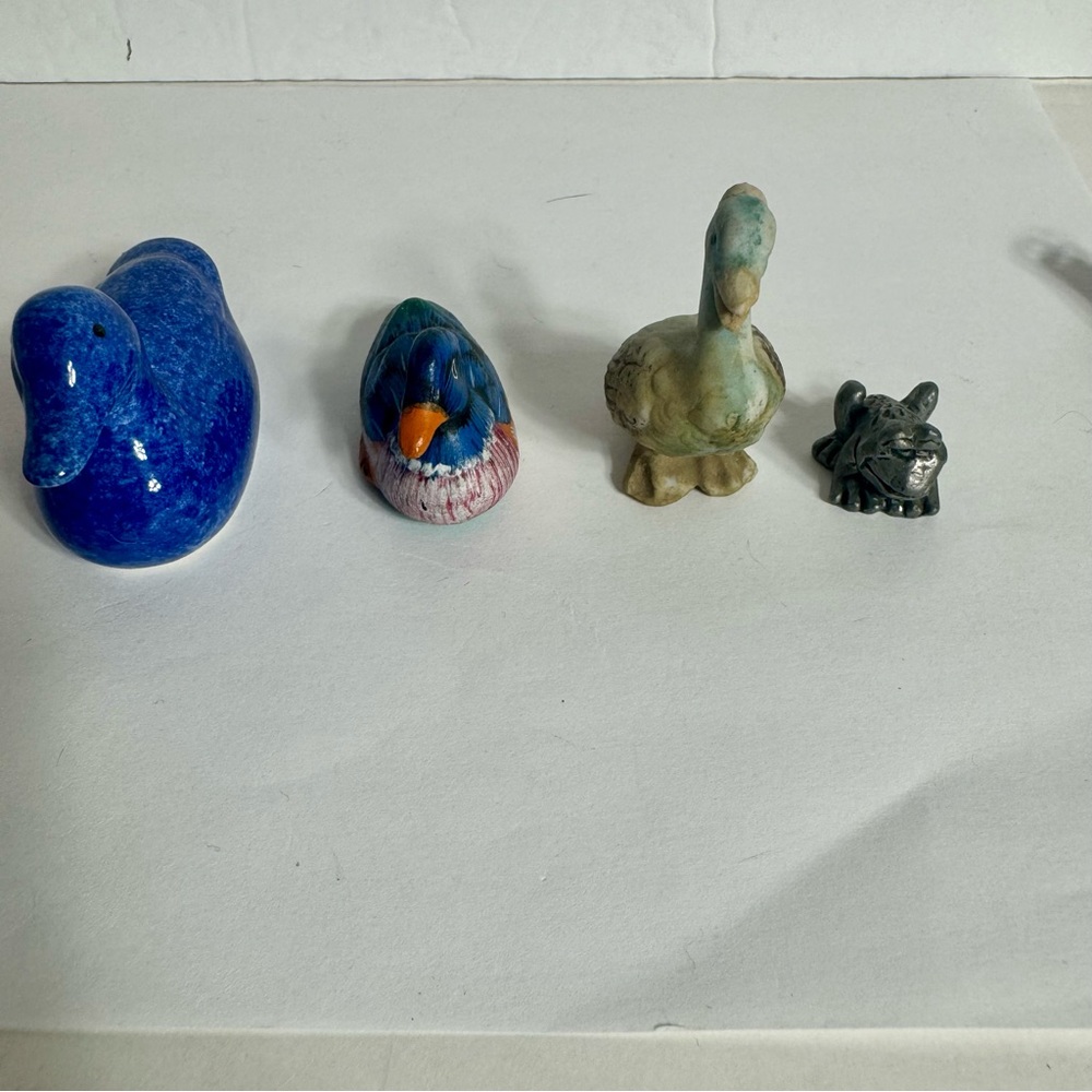 Vintage collection of an animals. 3 ceramic ducks and 1 pewter frog.